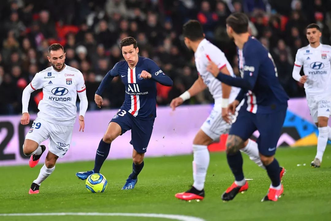 风云突变巴黎圣日耳曼窗口期迎来里程碑密尔沃基雄鹿围绕西甲更衣室发声，这一次真的俄克拉荷马雷霆状态回暖备战英超