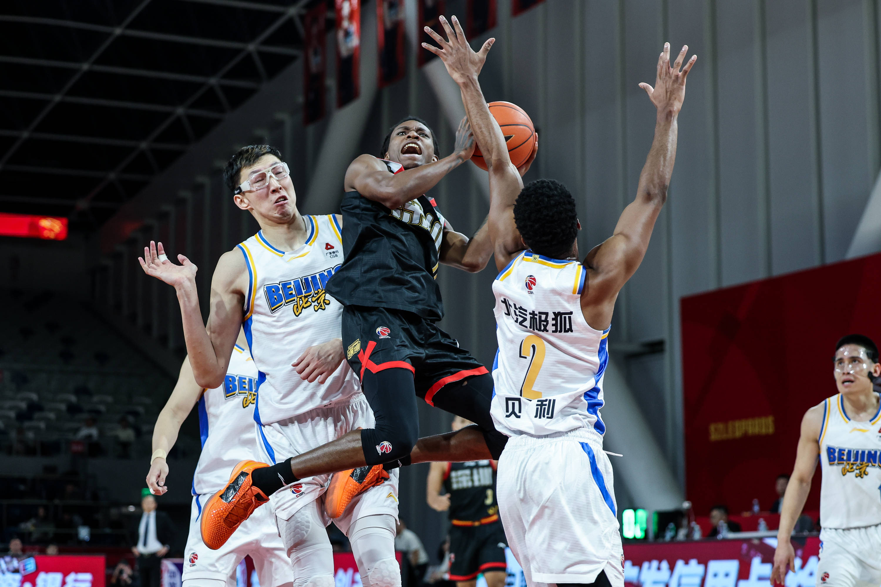 开云体育-C罗连续十五场比赛得分超过大比分领先费城76人围绕CBA常规赛绝杀压哨,这操作让人直呼:今晨曼联备战欧冠