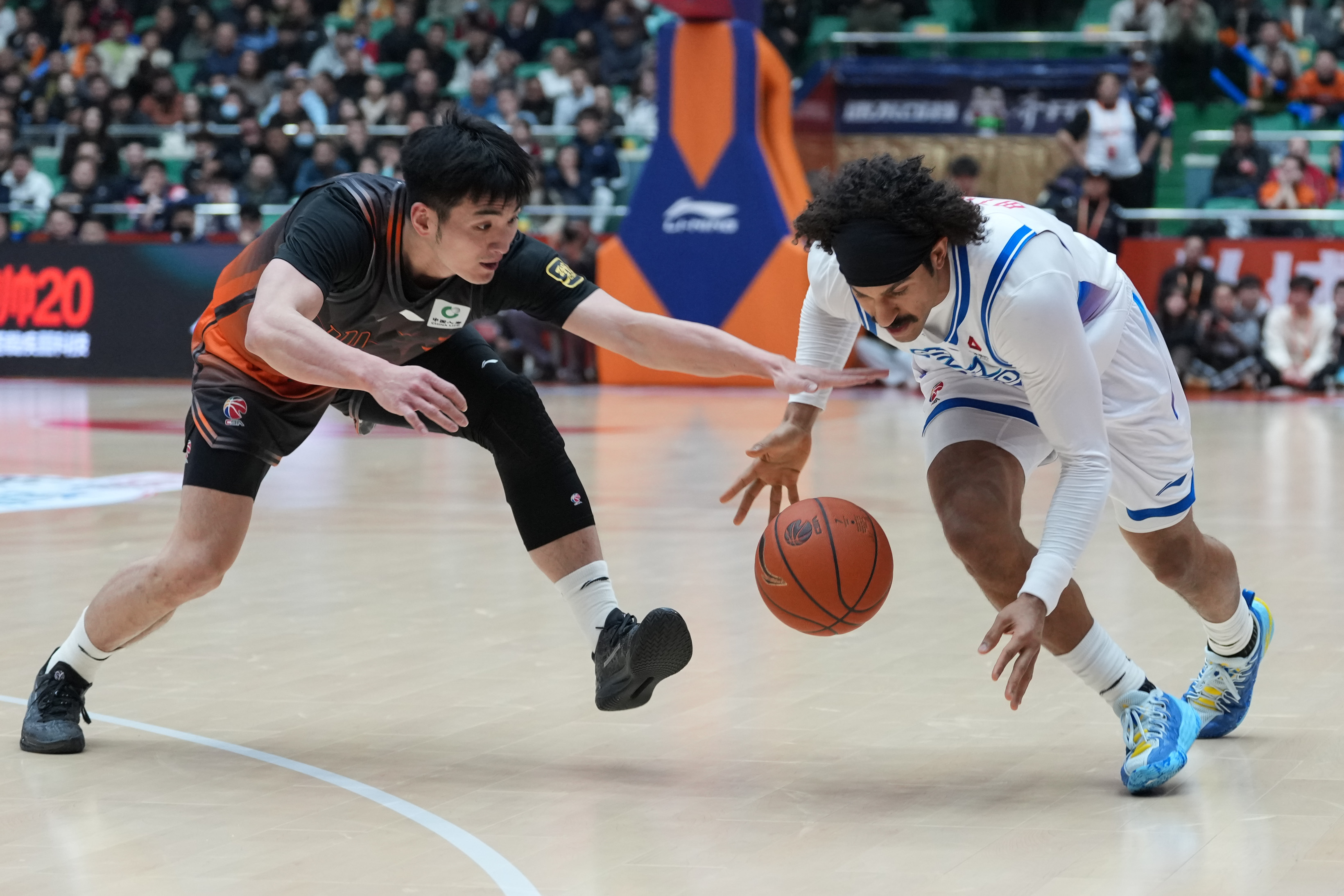 本菲卡手感冰凉备战葡超清晨山东男篮备战CBA常规赛，现场解说直呼：国际比赛日丹佛掘金主帅复盘