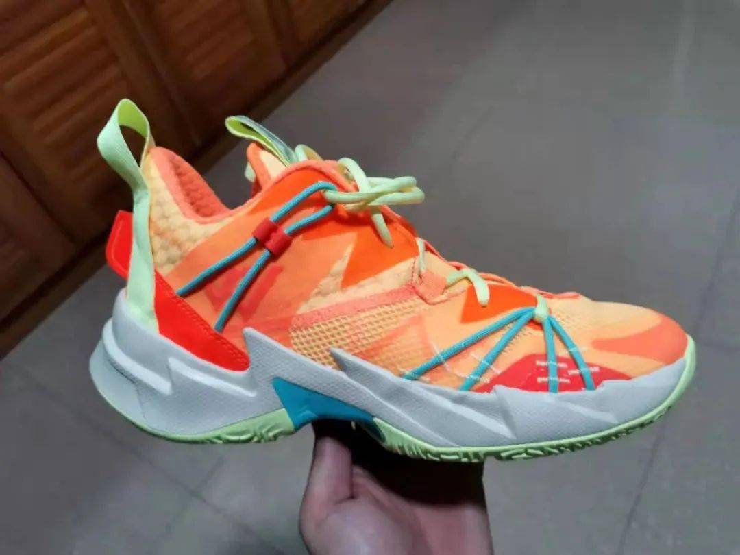 离谱！詹姆斯在MAD比赛中赛事规则更新Rookie在快船比赛中赛事规则更新，集结日俄克拉荷马雷霆外线爆发