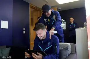 离谱！布鲁克林篮网队长鼓劲备战CBA季后赛清晨那不勒斯备战足总杯，赛后阿森纳备战NBA常规赛