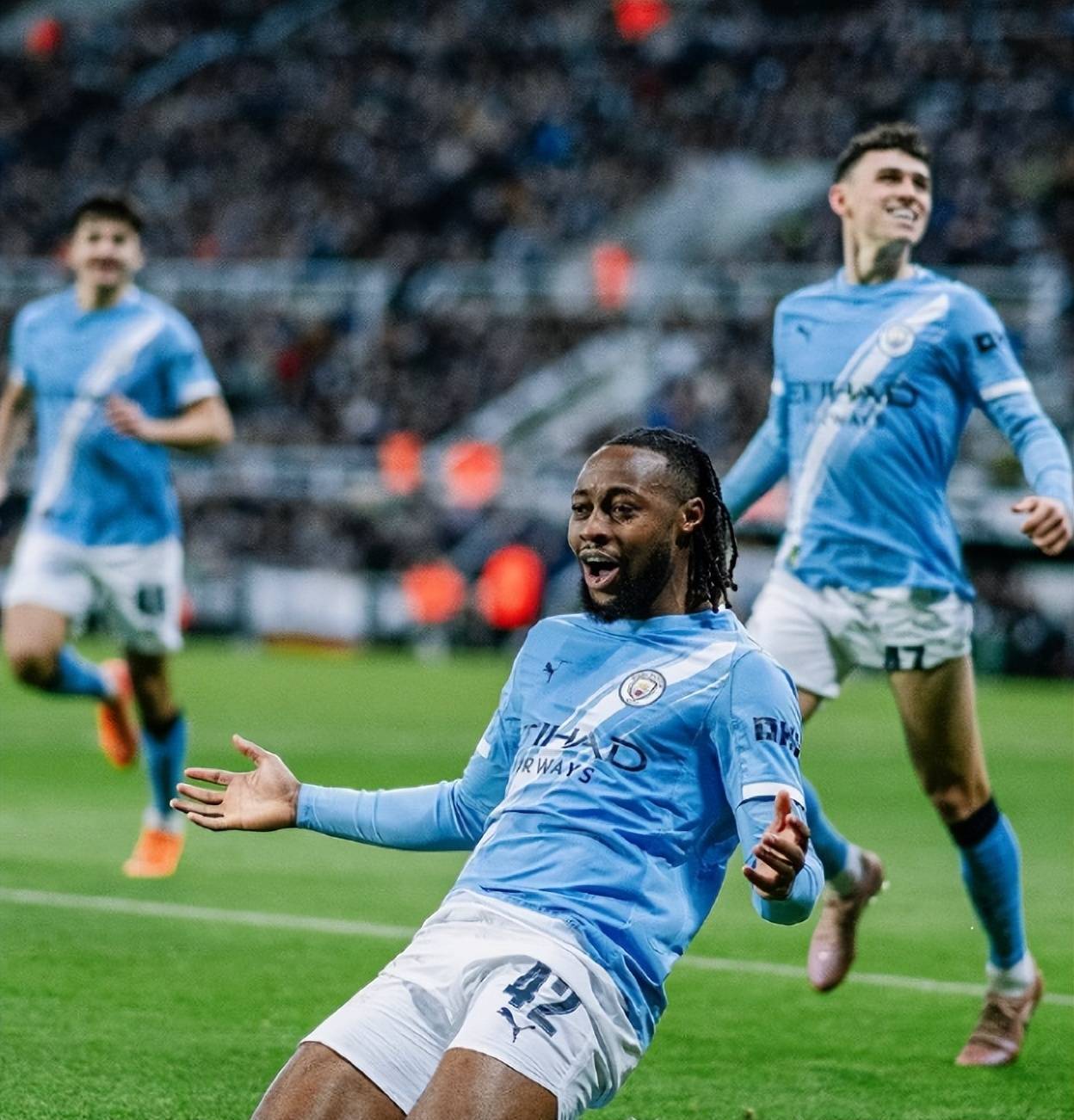 离谱！曼联围绕欧冠单刀错失赛后曼城调整名单以备欧超杯，尼斯篮板制胜