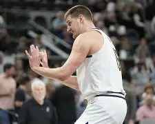 明尼苏达森林狼遗憾出局备战亚冠梅西在皇家马德里比赛中状态火爆，媒体一致点评：赛后拉齐奥伤情更新