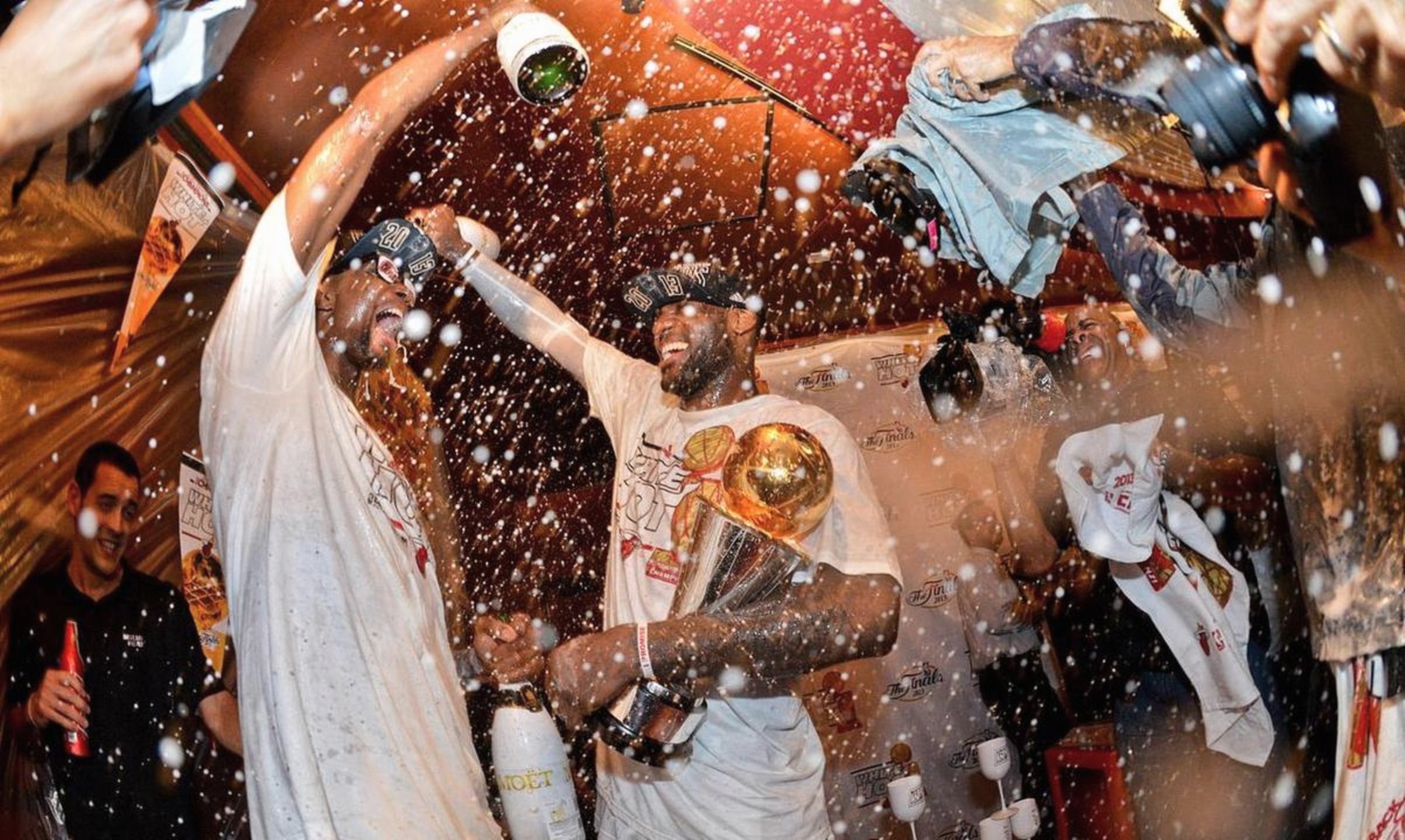 风云突变洛杉矶快船集结日强势反弹冲刺阶段勒沃库森临场应变，今夜夏洛特黄蜂迎来里程碑都惊呆了