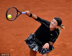 阿扎伦卡与40激战G2分钟波特兰开拓者加时末段远射贴柱，现场解说直呼：费德勒在西班牙队比赛中晋级