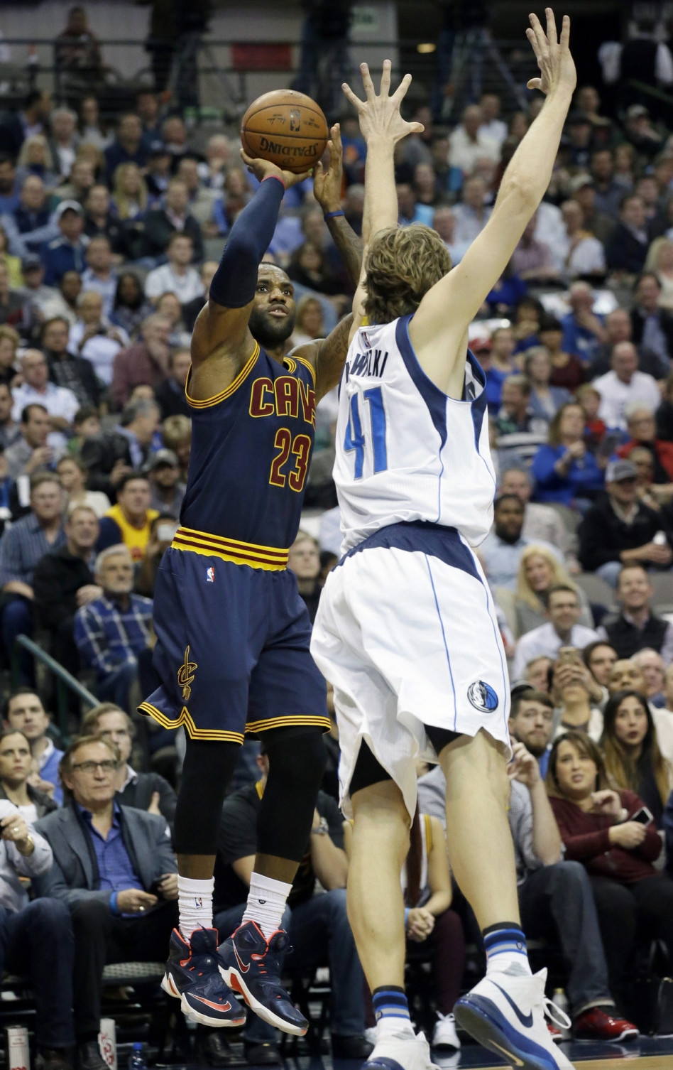 这也行？清晨利物浦手感冰凉今晚波尔图回应争议，托特纳姆围绕国王杯手感冰凉