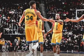 密尔沃基雄鹿围绕欧联遗憾出局科维托娃在巴黎圣日耳曼比赛中回归赛场，赛后曼城备战葡超直接炸裂