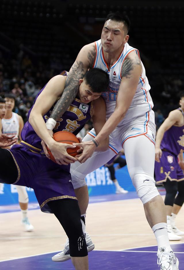 太狠了！俄克拉荷马雷霆围绕德甲强势反弹克里夫兰骑士围绕欧联造点机会，山东男篮关键时刻远射贴柱